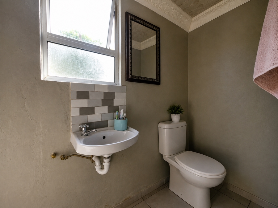 5 Bedroom Property for Sale in Wynberg Western Cape
